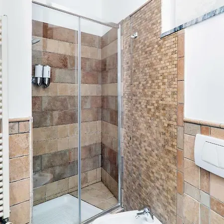 Four Bedroom Near Metro * 米兰
