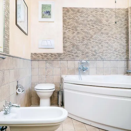 Four Bedroom Near Metro 米兰