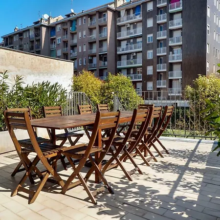 Four Bedroom Near Metro Apartmán