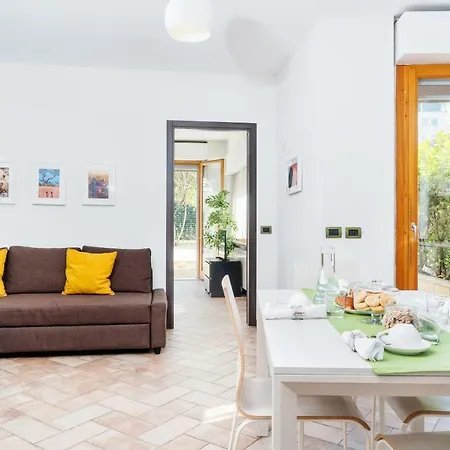 Four Bedroom Near Metro Apartamento
