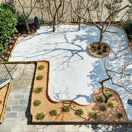 דירה Four Bedroom Near Metro מילאנו