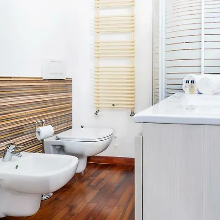 Apartamento Four Bedroom Near Metro Milão